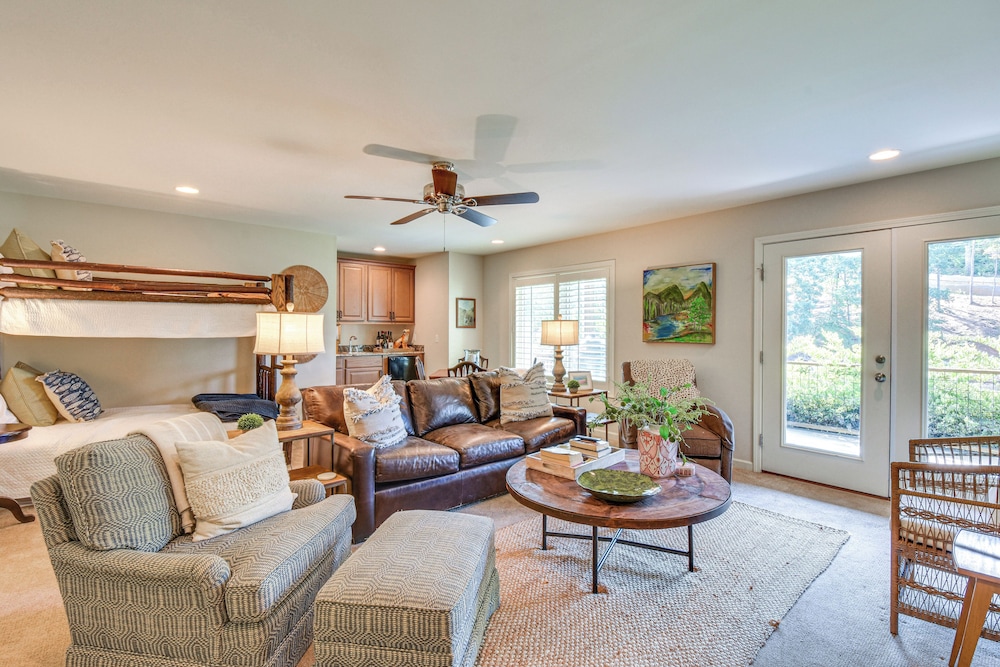 Lakefront Fun Near Clemson! Retreat w/ Pool Access