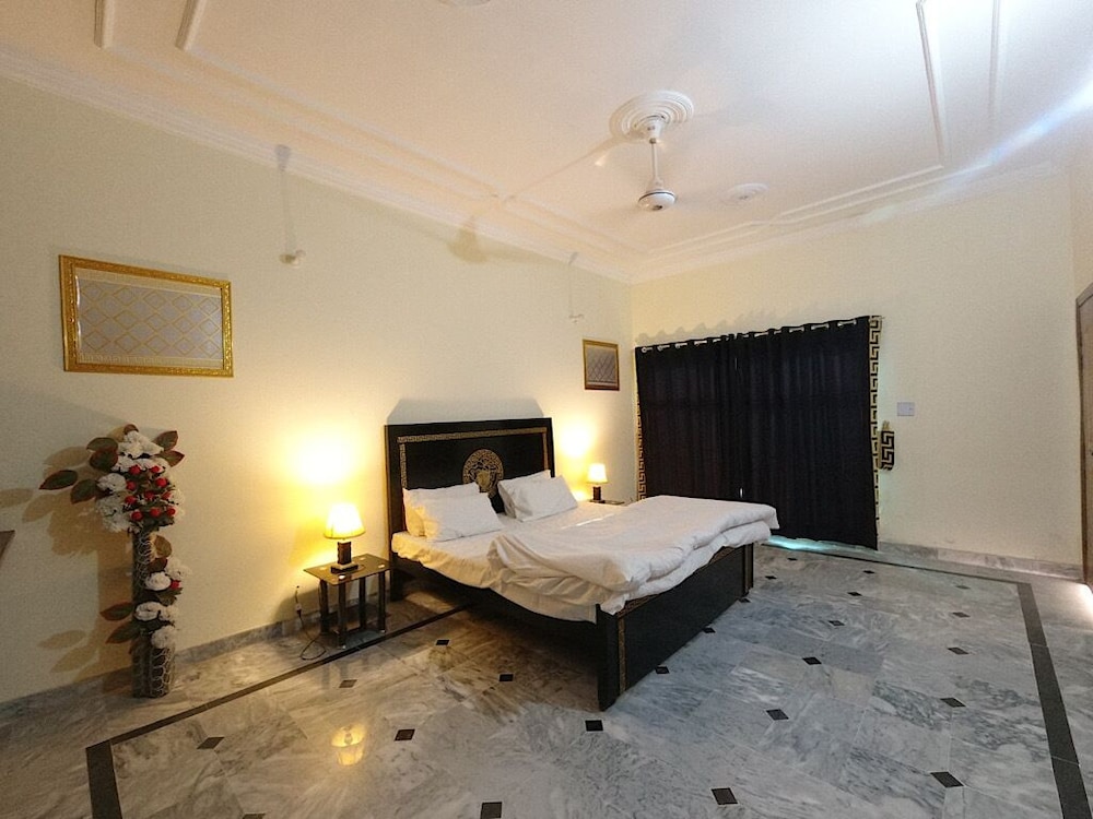 Room-room 3 Serene Retreat in Rawalpindi