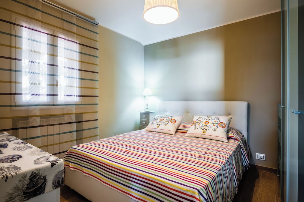 Golden Park Apartment with Terrace