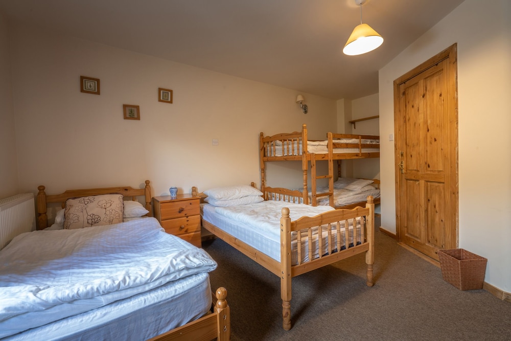 The Holmes Barn - Sleeps 16 - Pet Friendly view 2