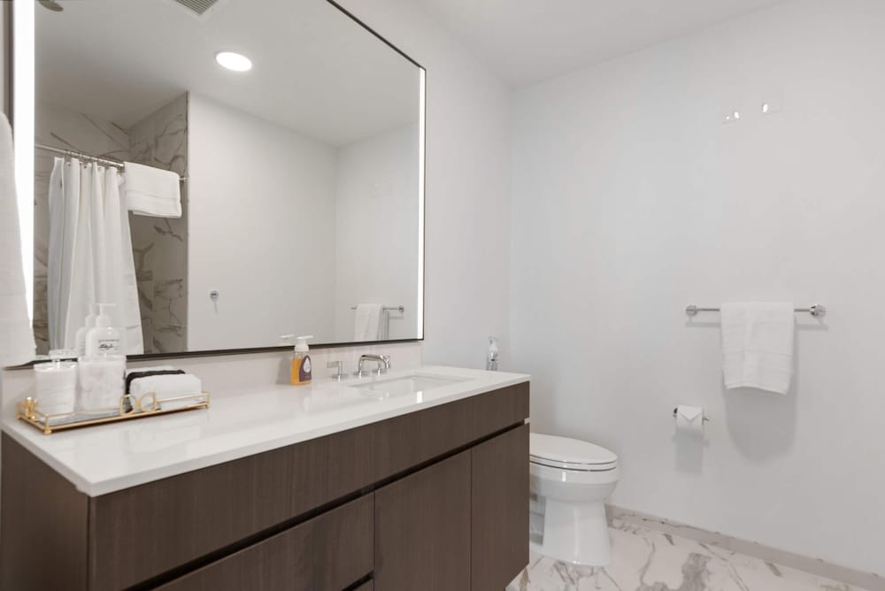 Panoramic Lake Views Premier Amenities for Groups