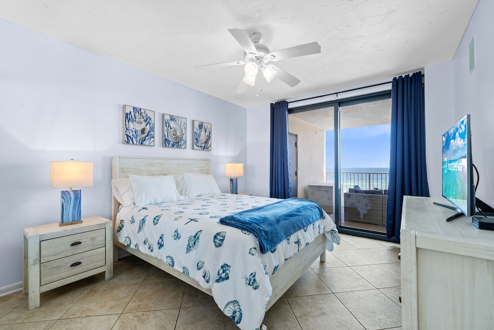 Pelican Pointe by Hosteeva