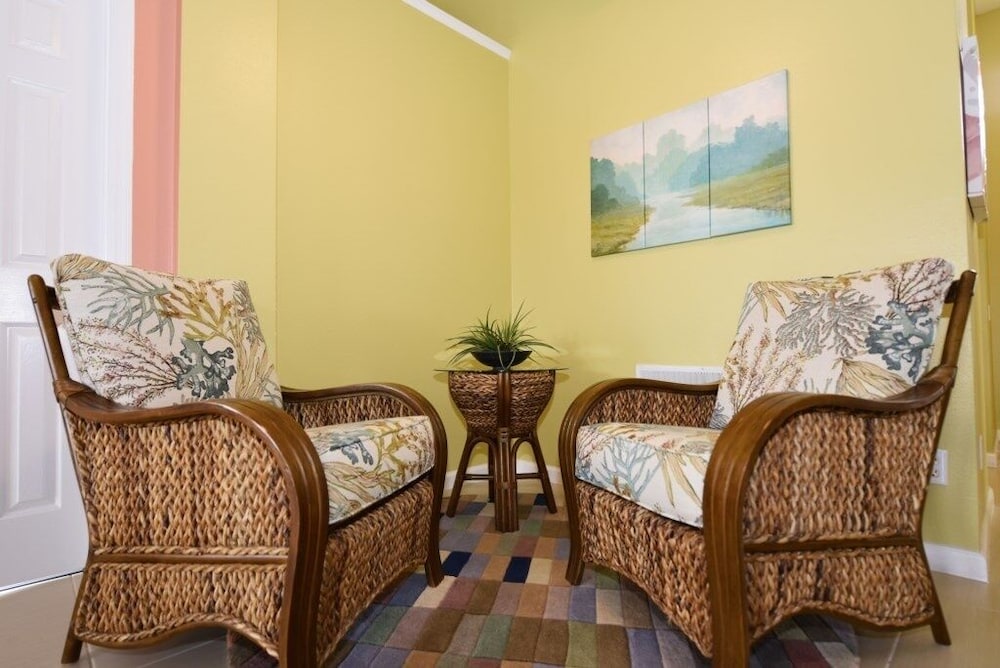 Spacious 4br Villa W/ Pool & Games Room, 3 Miles From Disney 4 Bedroom Villa