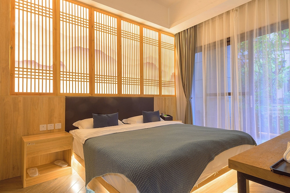 Room-heinemann Hotel Courtyard or Terrac