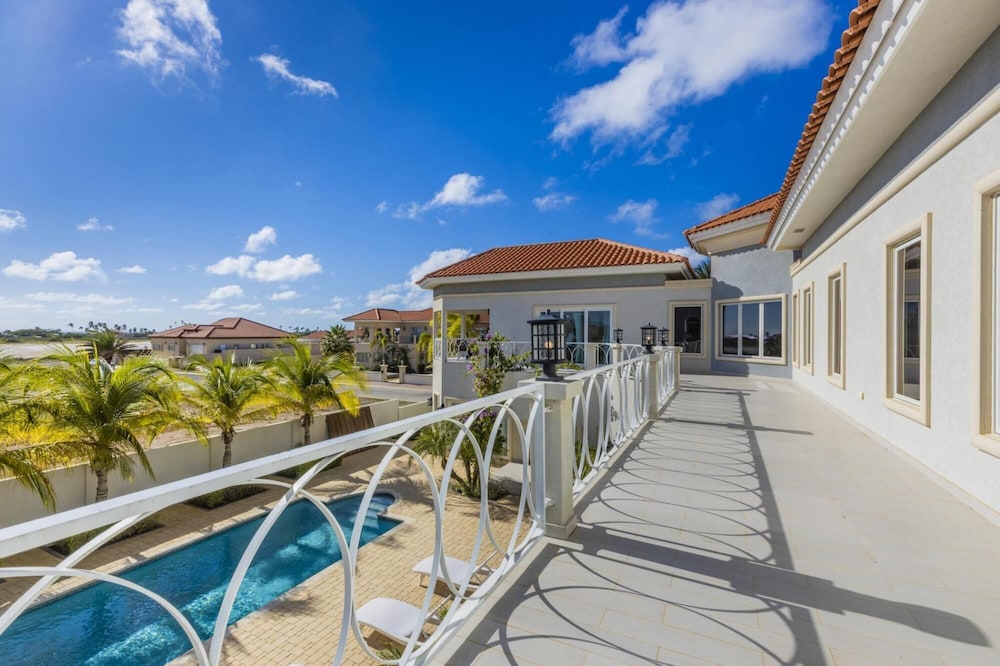 Brand NEW 4BR 5BA Villa w Privatepool Seaviews