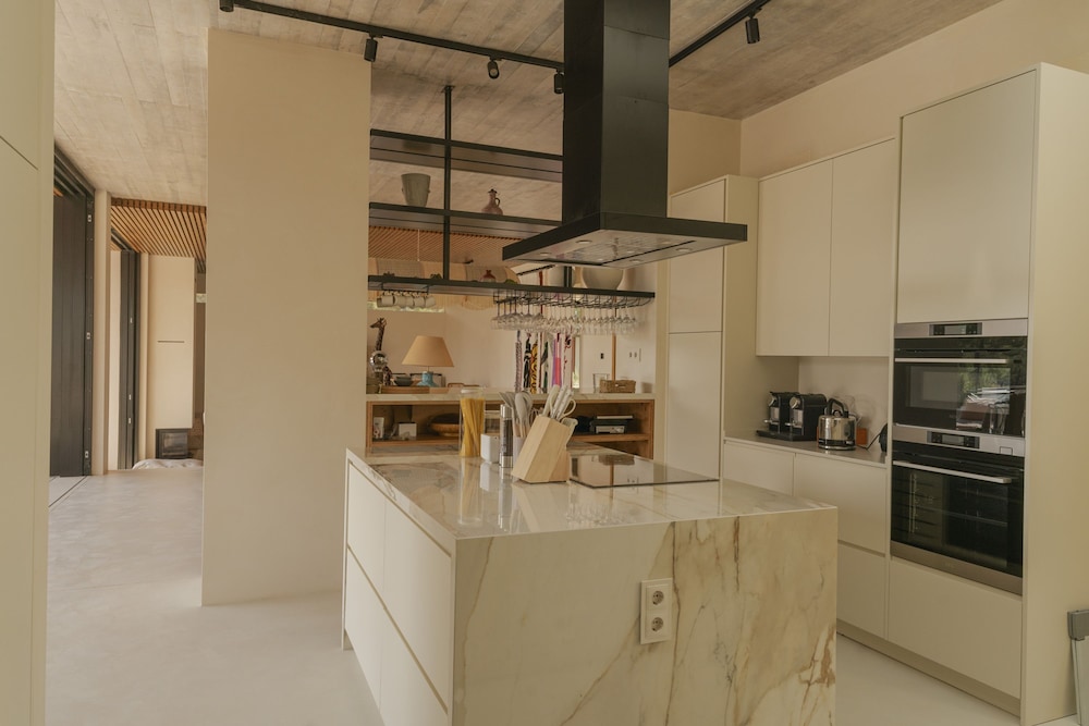 CL M Villa Retreat by Cadenzalux