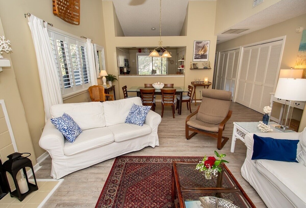 West Hyde Park 2e 2 Bedroom Condo