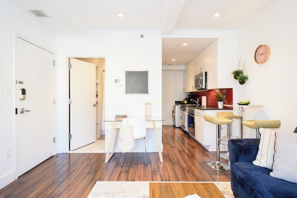 809 Midtown Apartments