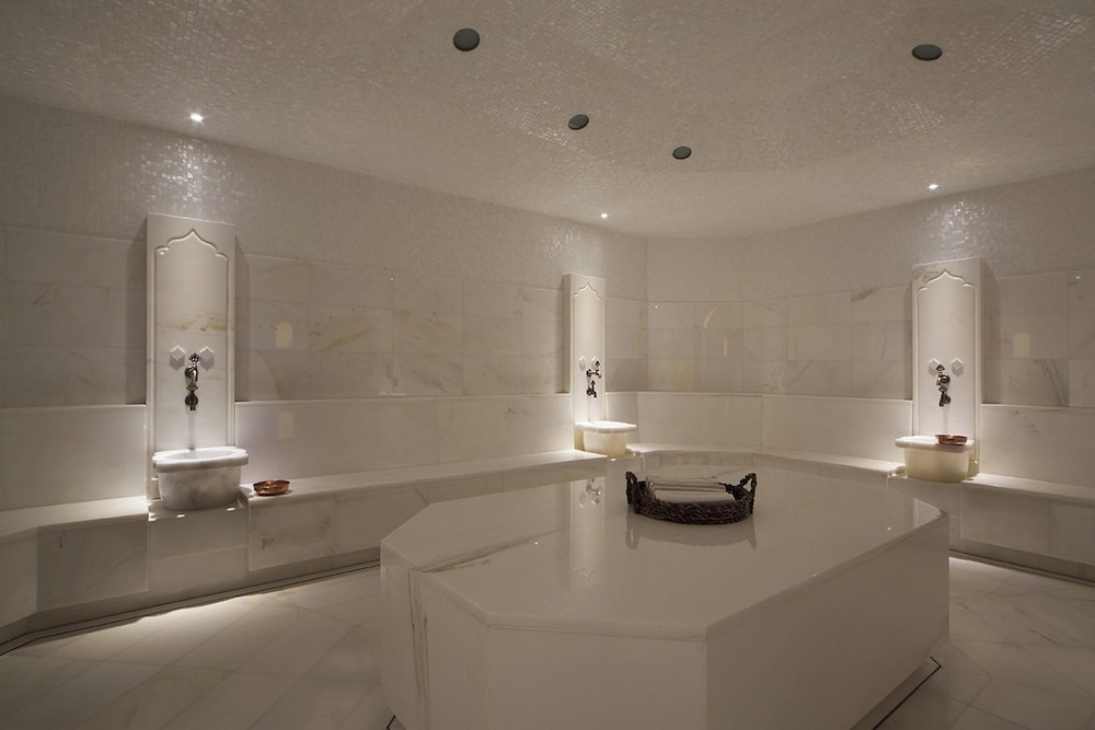 Elegant Residence at Marmara Park Avenue