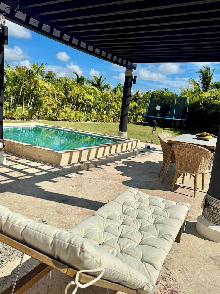 Luxurious Punta Cana Villa With Private Pool & Beach Access