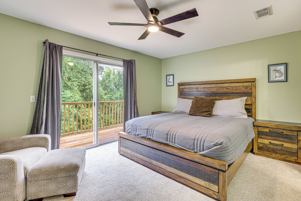 4 Mi to Beaches: St Simons Island Escape w/ Patio!