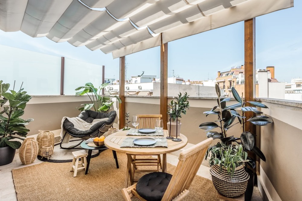 Lugbara - 1 Bedroom and Terrace in Goya