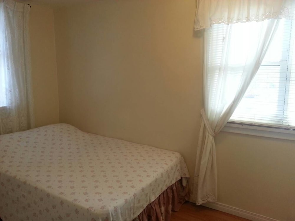 Kelowna Okanagan Lake Hostel - Image 5