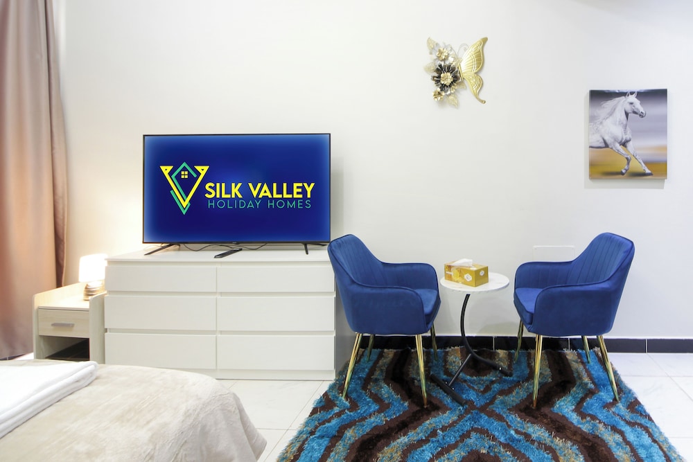Silk Valley - Chic ST near Circle Mall