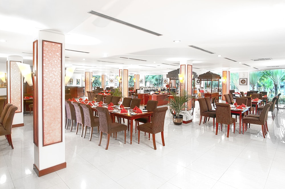 Food & Beverage