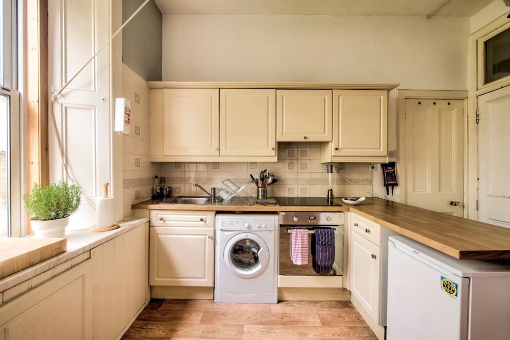 Bright Flat in City Centre for up to 6 Guests! view 4