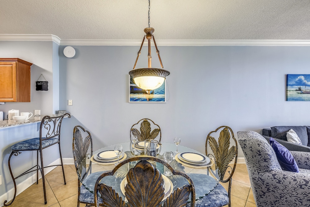 Twin Palms by Book That Condo