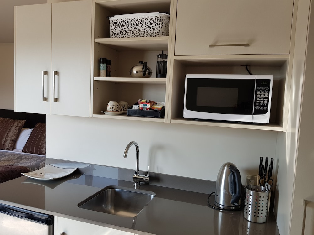 De Lago Motel Apartments - Image 3