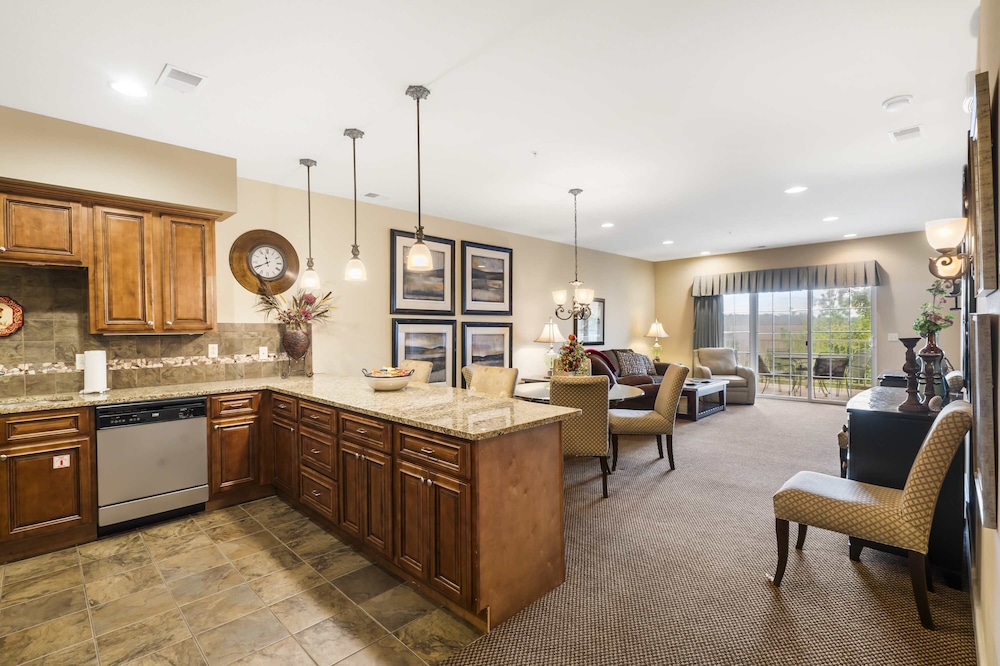 Branson Hills Getaway Sleeps 6