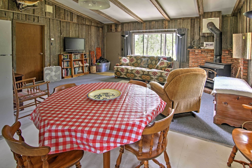 Rustic De Tour Village Cabin w/ Deck on Lake Huron