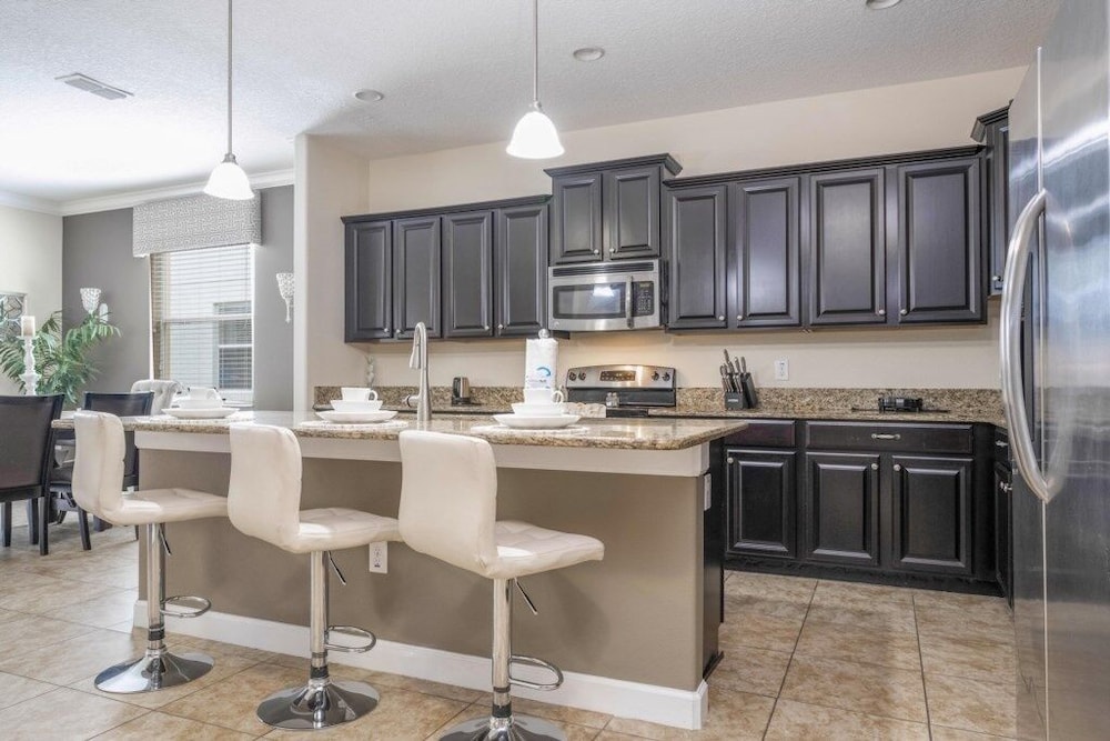 Family Pool Home Near Disney!! Modern Decor, Bbq ,resort W/ Tons Of Amenities! 6 Bedroom Home
