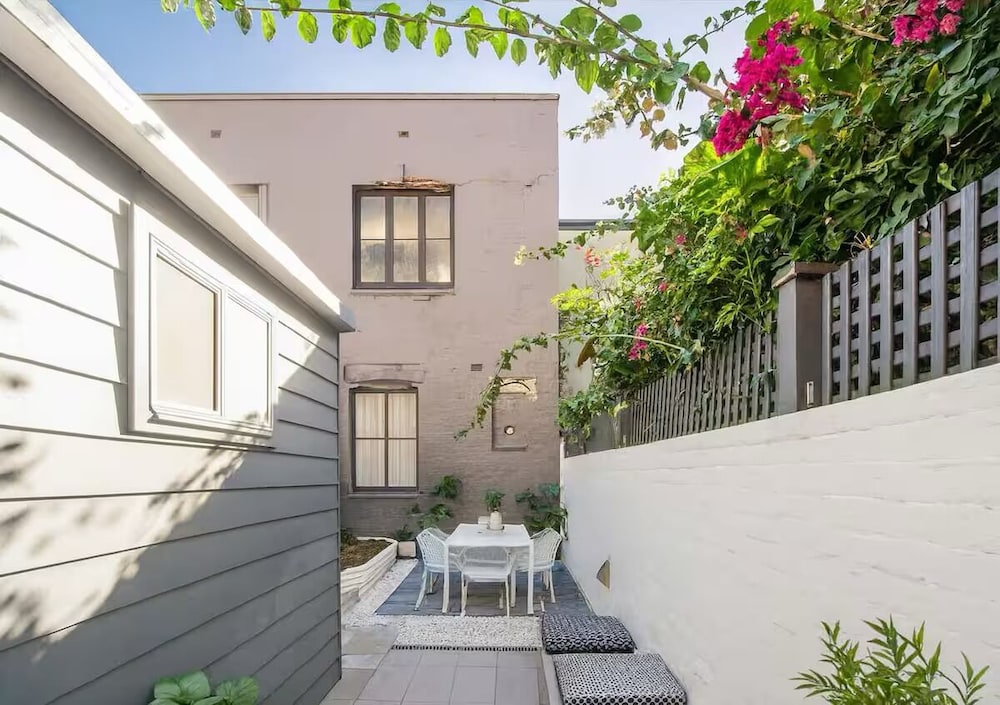 Stylish 4BR City Retreat