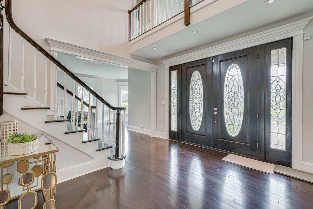 Spacious Inverness Home ~ 36 Mi to Chicago!