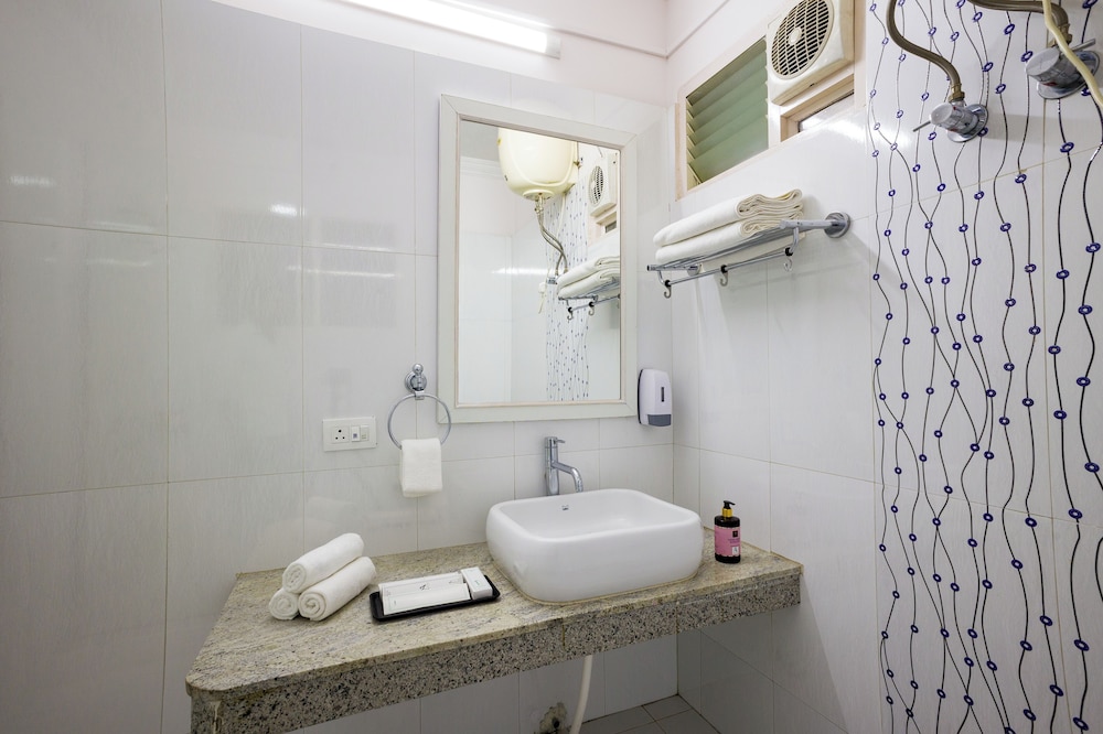 Alaya Stays Captains Nest 3 BHK Retreat With Garden & Scenic Views