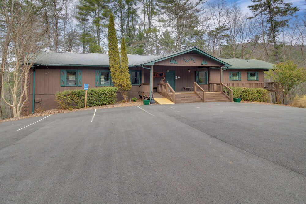 Community Perks: Mtn-view Ellijay Cabin w/ Hot Tub