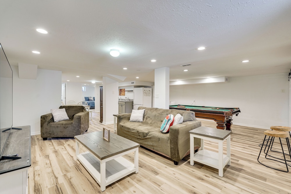 Group Getaway w/ Fenced Yard & Pool Table in Wrens