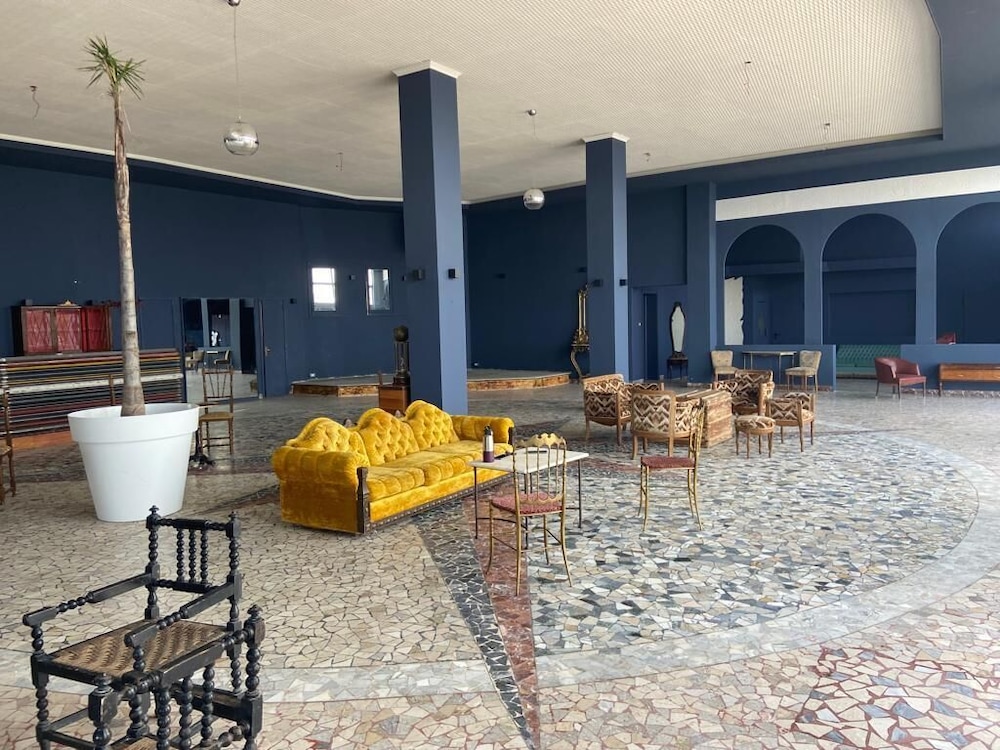 lounge
