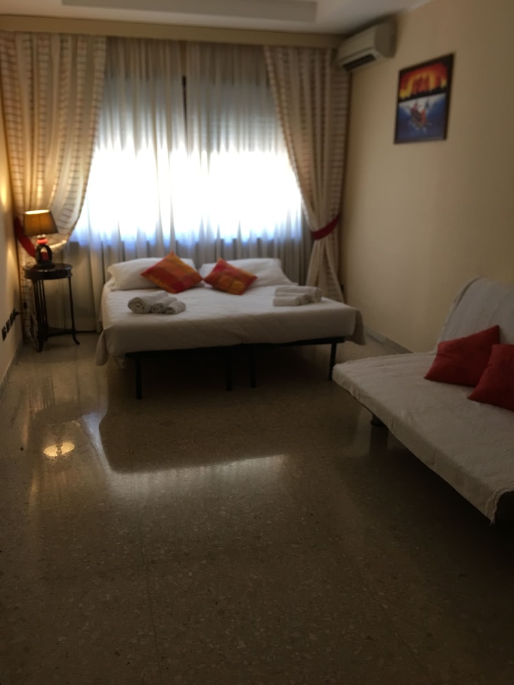 Friendly House Rome