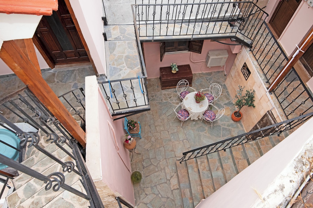 Arionos Rooms