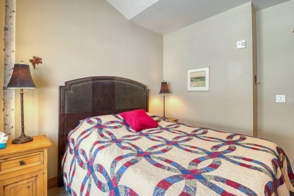 Private Family Friendly 2 Bedroom Townhome Located in East Keystone With Access to Free Shuttle Service view 4