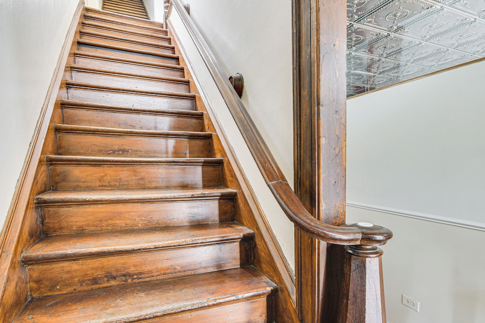5 Mi to Dtwn: Ukrainian Village Apartment!