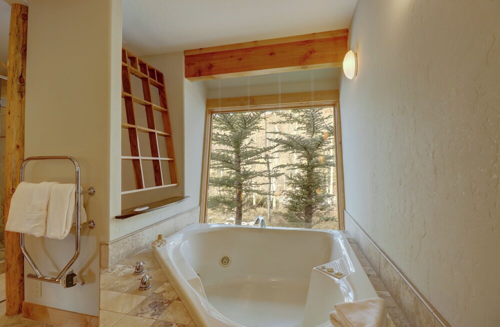 11 Stormwatch Circle 4br 3.5ba 4 Bedroom Home