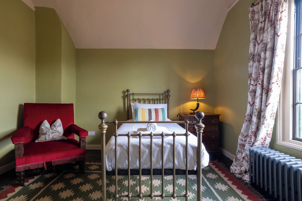 Stunning 4BD Home in Worcestershire