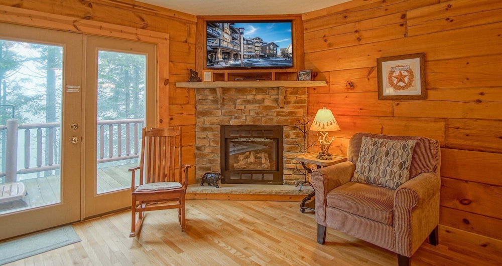 Loggers Run #7: 5 Bedrooms, 3.5 Bath: Slope Side. Overlooks The Ski Trail !