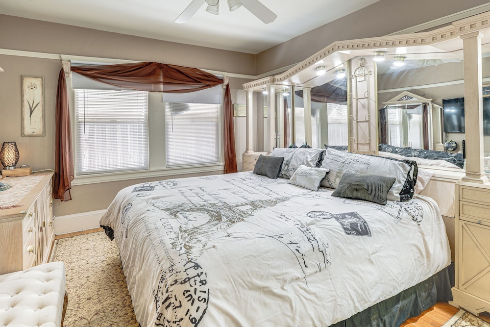 Miracle Mile Stay: Classic Stockton Home w/ Yard!