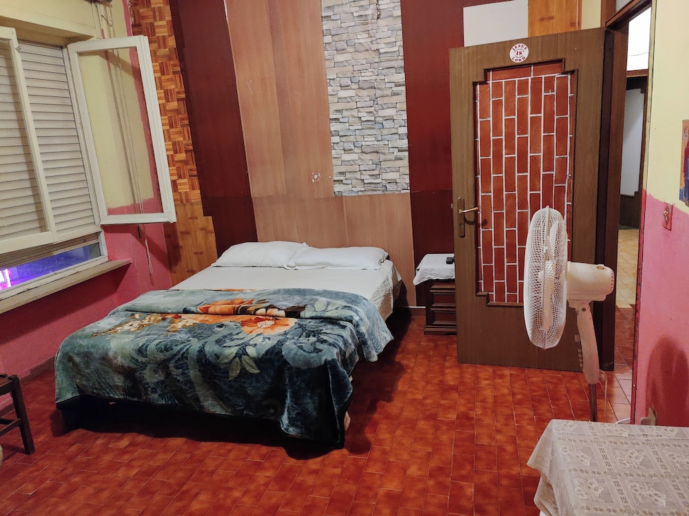 3 bed - Sleeps 6 - Mountain View - Parking - Pets