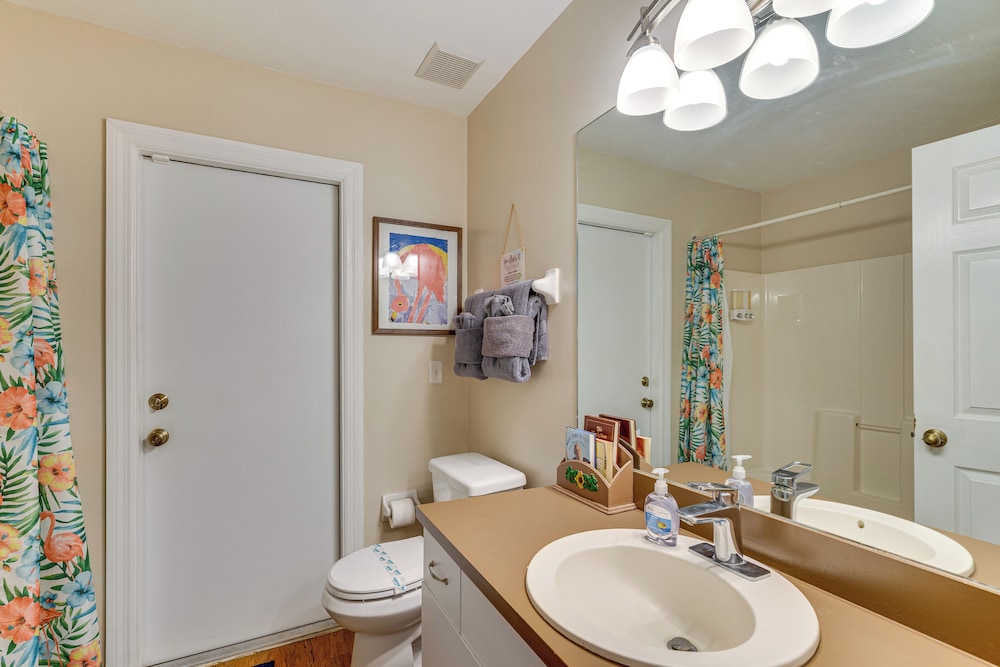 Family Home w/ Pet-friendly Yard in Fort Myers!