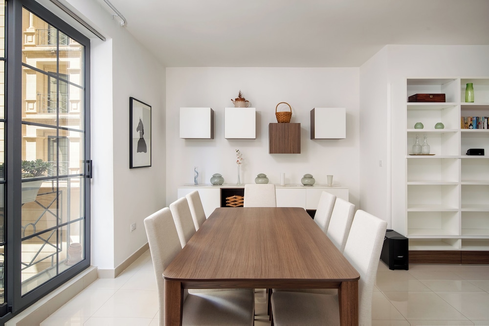 Luxury 3 BR Apartment - heart of Sliema