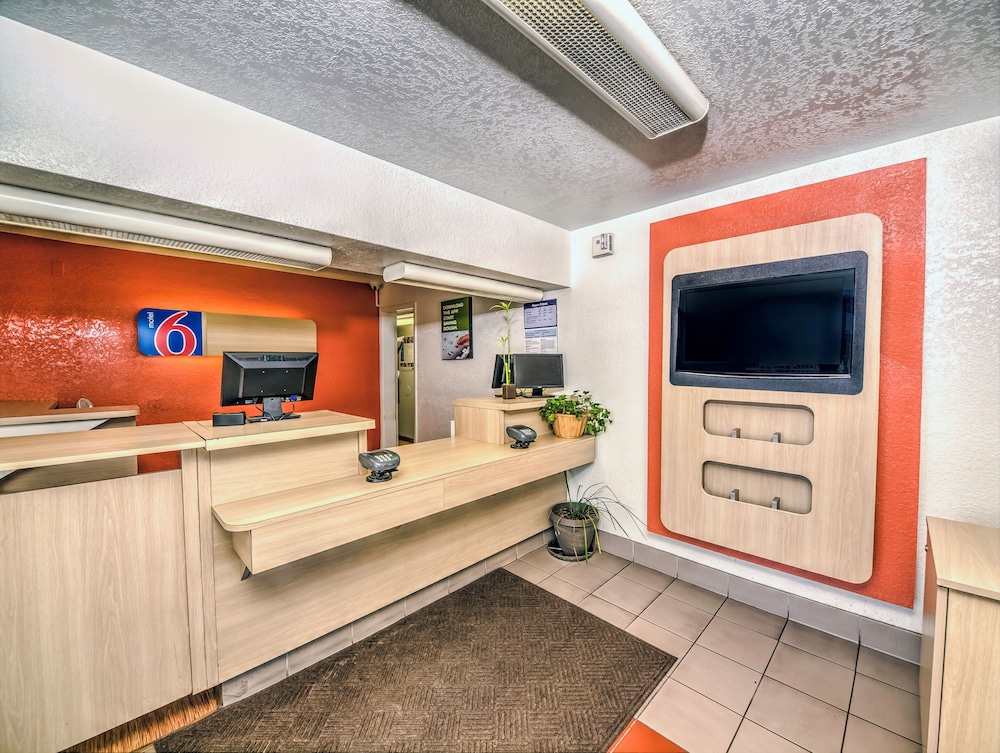 Motel 6 – Colorado Springs, CO – South/Metro Area