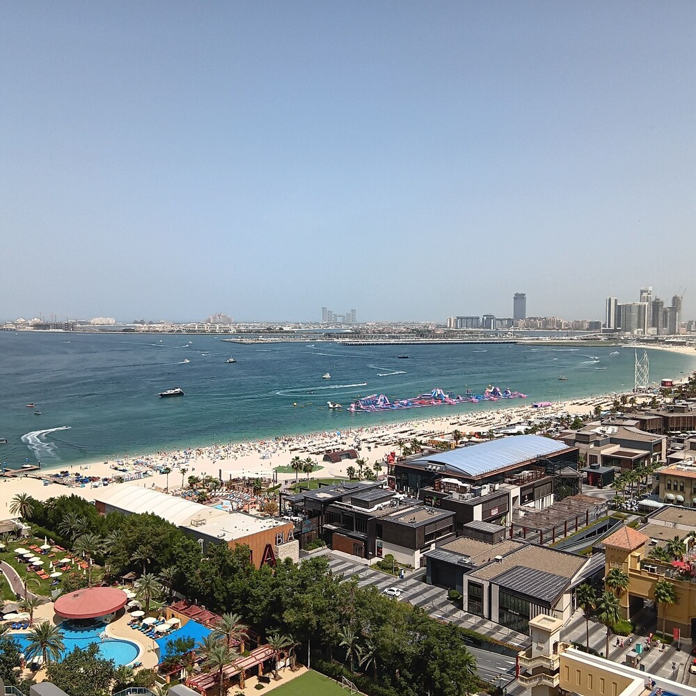 Remarkable 2-bed Apartment in Dubai