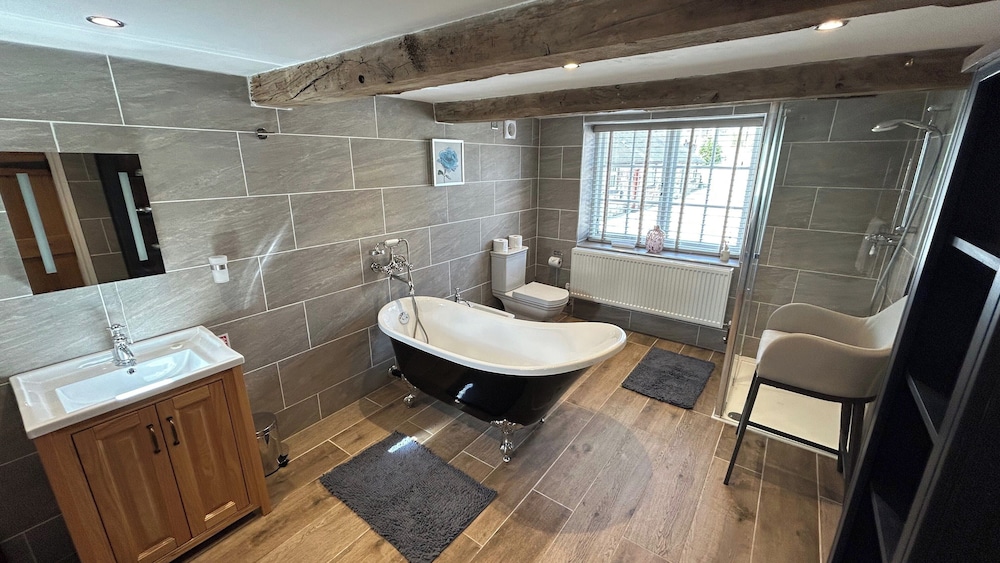 4 Bed Farmhouse Alton Tower Xmas Market Chatsworth