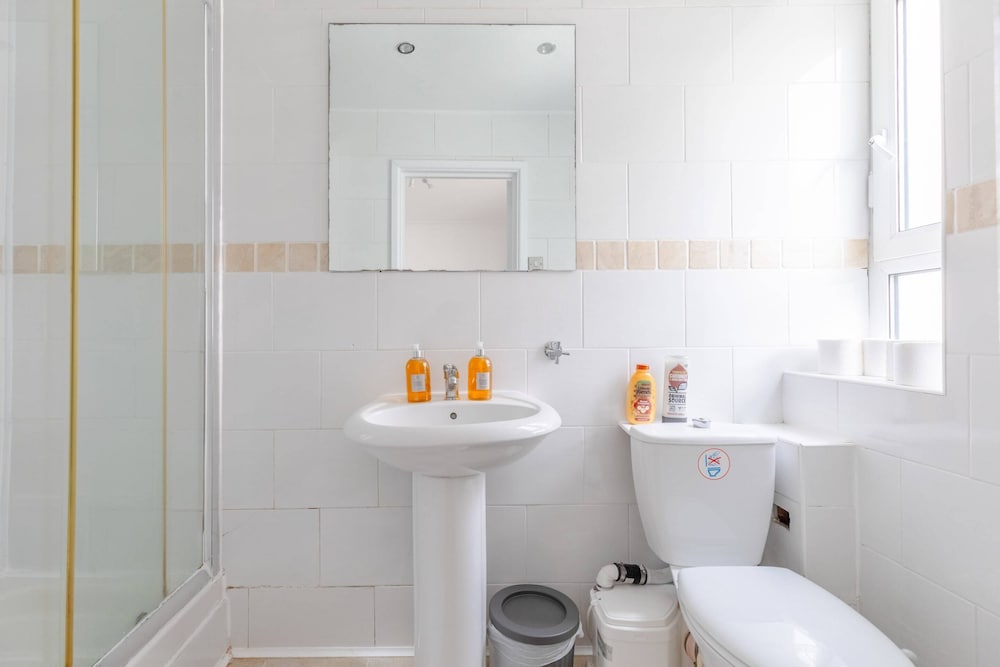 Spacious 3BD Flat, Close to Tube - Fulham!