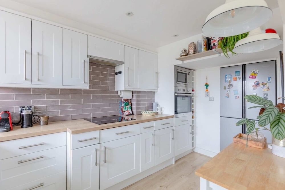 Scandi-style 2BD Maisonette W/garden Brick Lane!