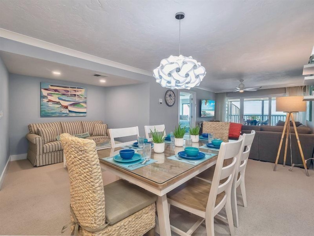 Pointe Santo Condos by Dream Vacation Rentals