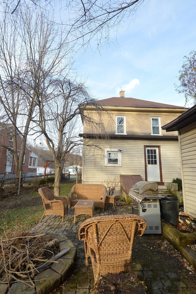 Broadway Cottage - Convenient Location!