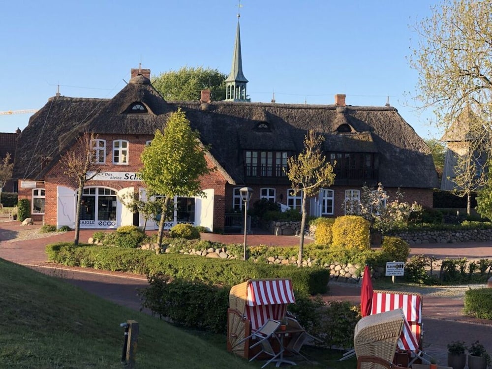 Bi de Kark Modern Retreat view 2